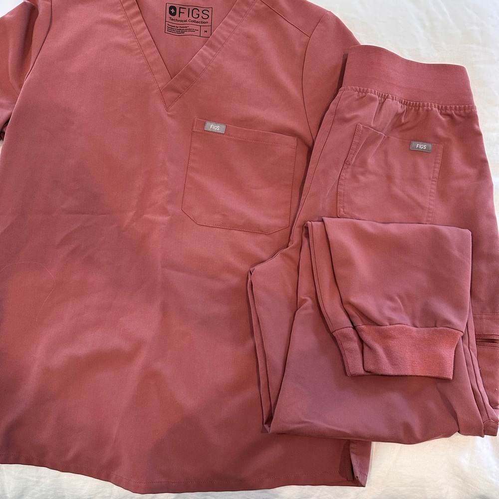 Figs Technical Collection Scrub Set in mauve